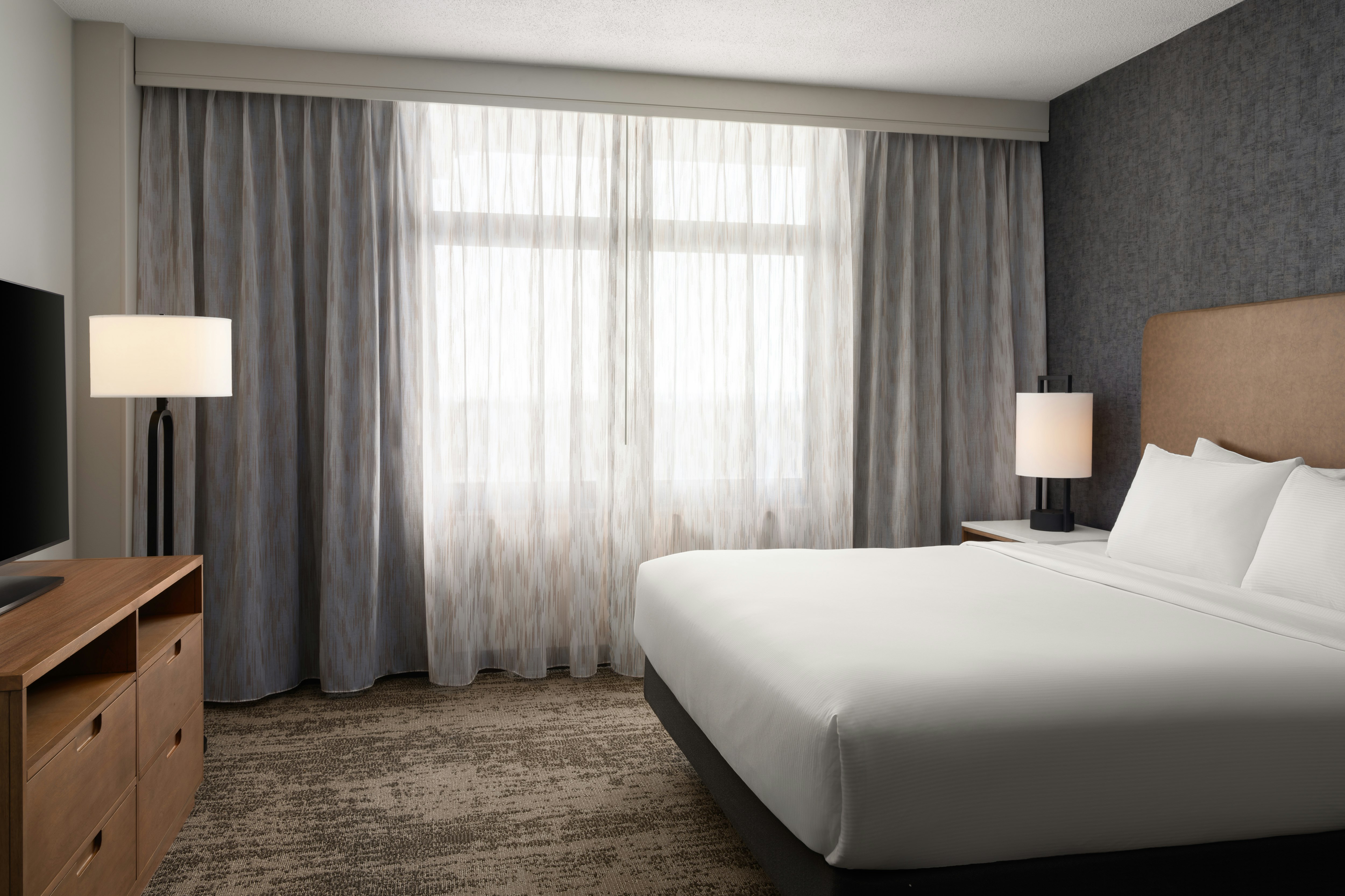 SUITE, KING BED, ACCESSIBLE