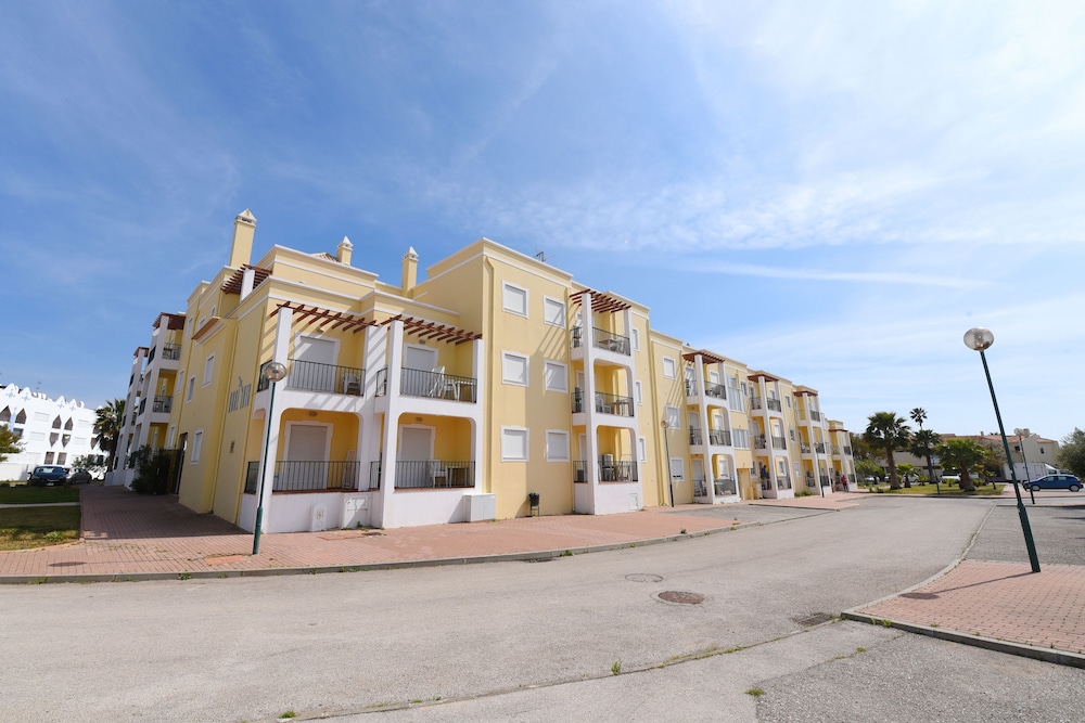 Praia Da Lota Resort Apartments 3/85