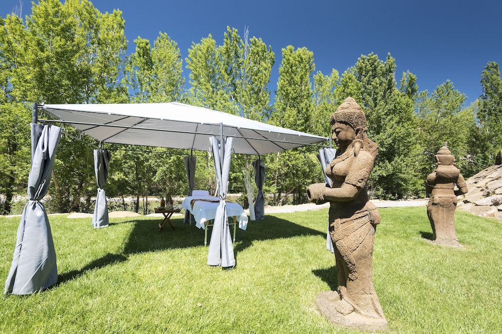 Hotel & Spa Monasterio de Boltana 37/40
