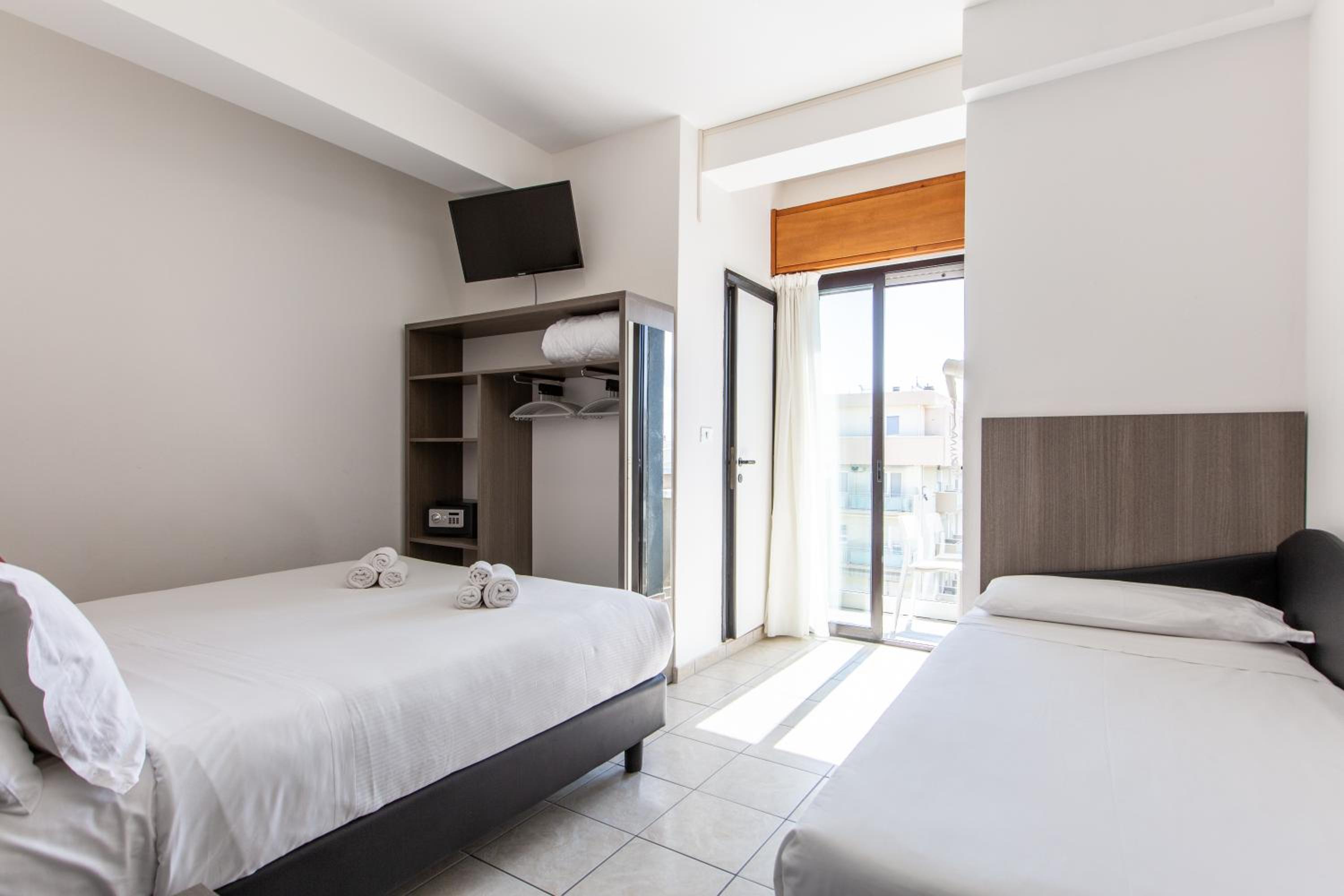 Room, Triple, Balcony, Grazia Hotel 6/10