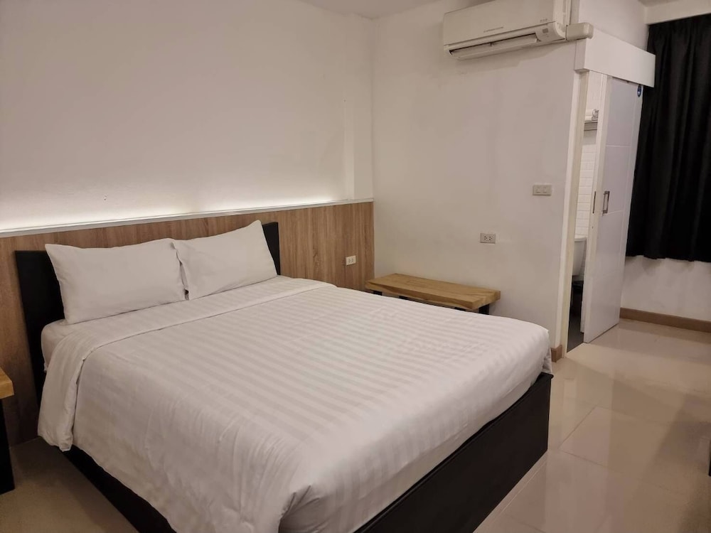 BASIC, QUEEN BED