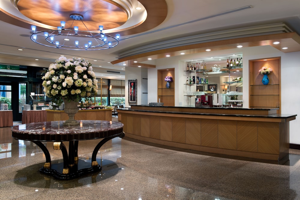 Lakeshore Hotel Metropolis I 7/52