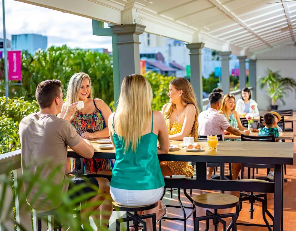 Hides Hotel Cairns 31/39