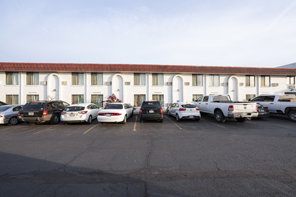 Hermiston Inn & Suites 44/50