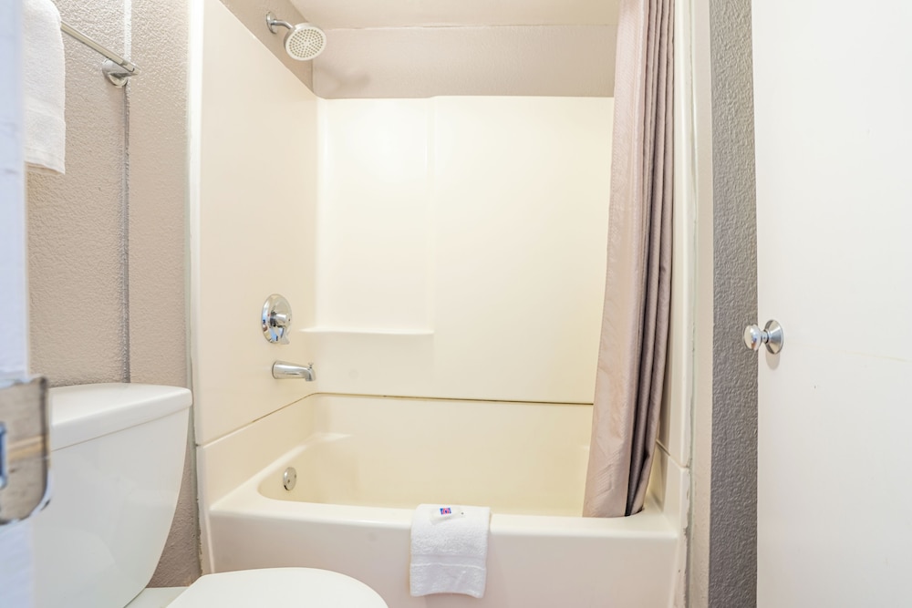 Motel6 Pleasanton, CA 60/63