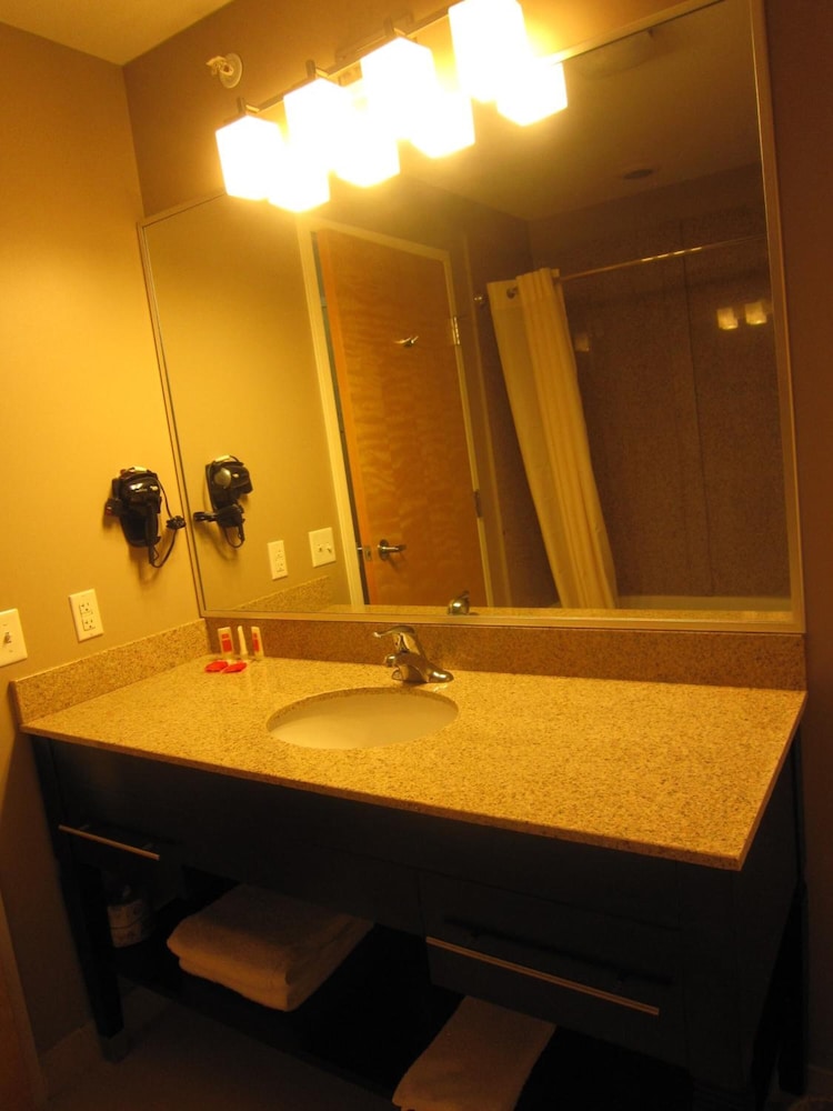 Red Carpet Inn And Suites Monmouth Jtc 32/38