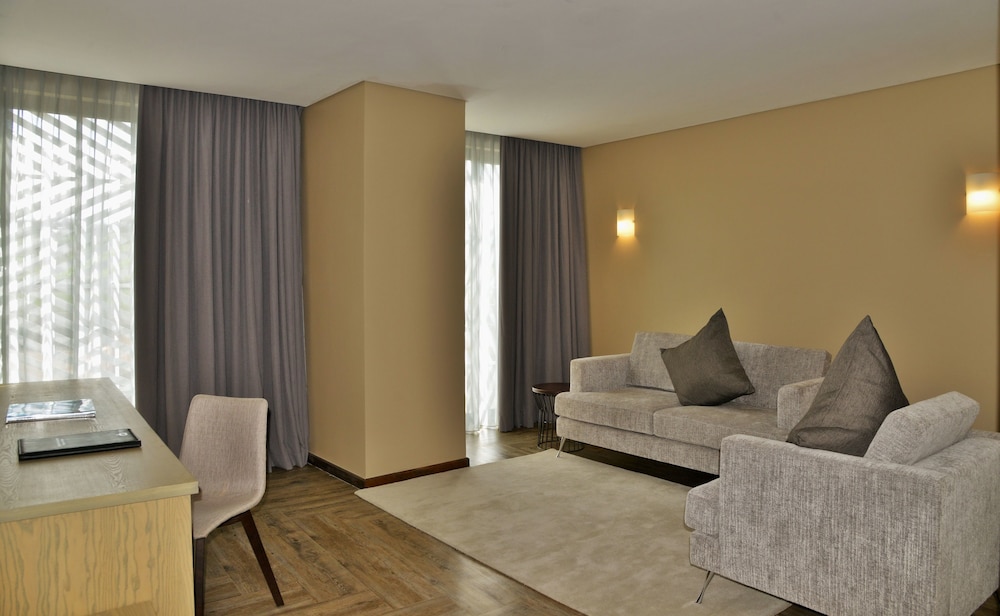 Mantis Epic Hotel And Suites 40/63