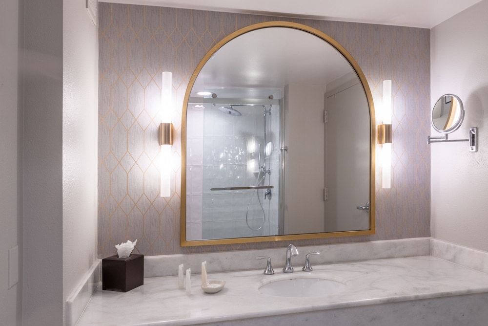 Castle Hotel Autograph Collection 31/35