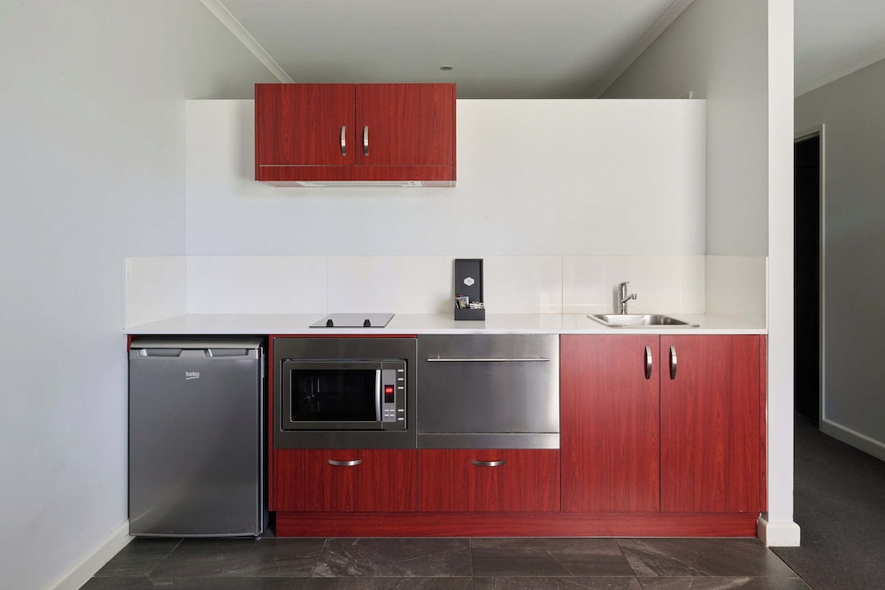 ABODE NARRABUNDAH 8/71