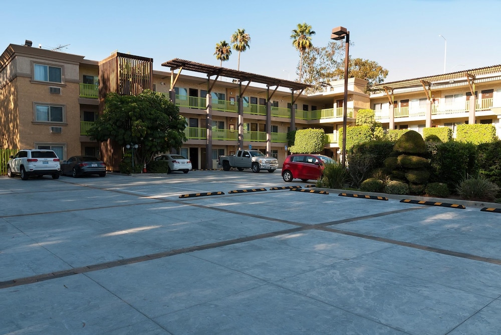 Glendale Hotel 17/24