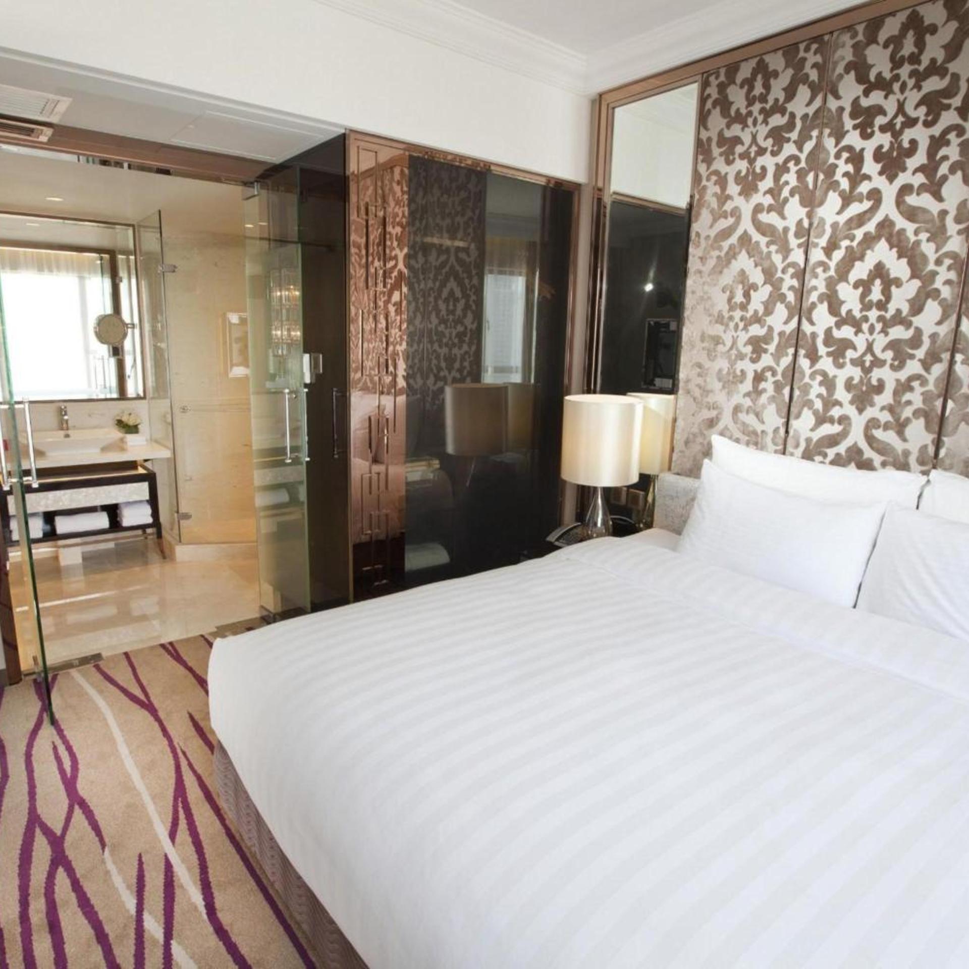 Executive, Suite, Double or Twin Bed, Golf Course View