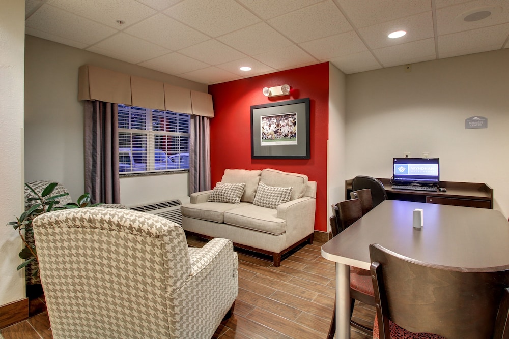 Microtel Inn & Suites Tuscaloosa Near University 23/30