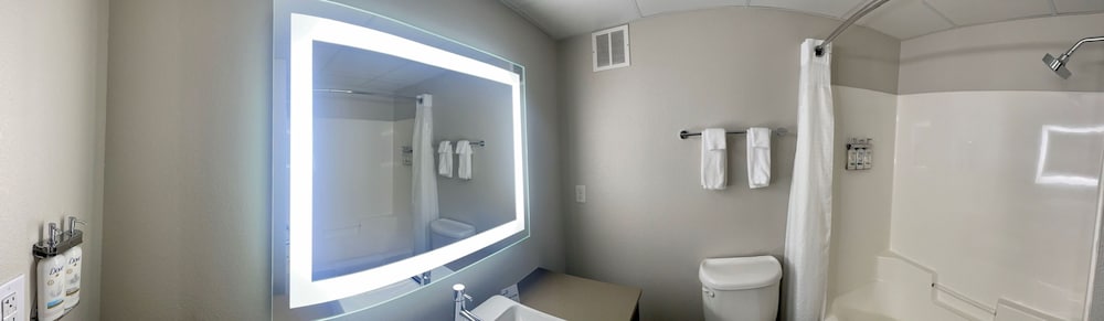 جناح بسريرين كوين بغرفة نوم واحدة، Holiday Inn Express & Suites Marquette, an IHG Hotel 10/10