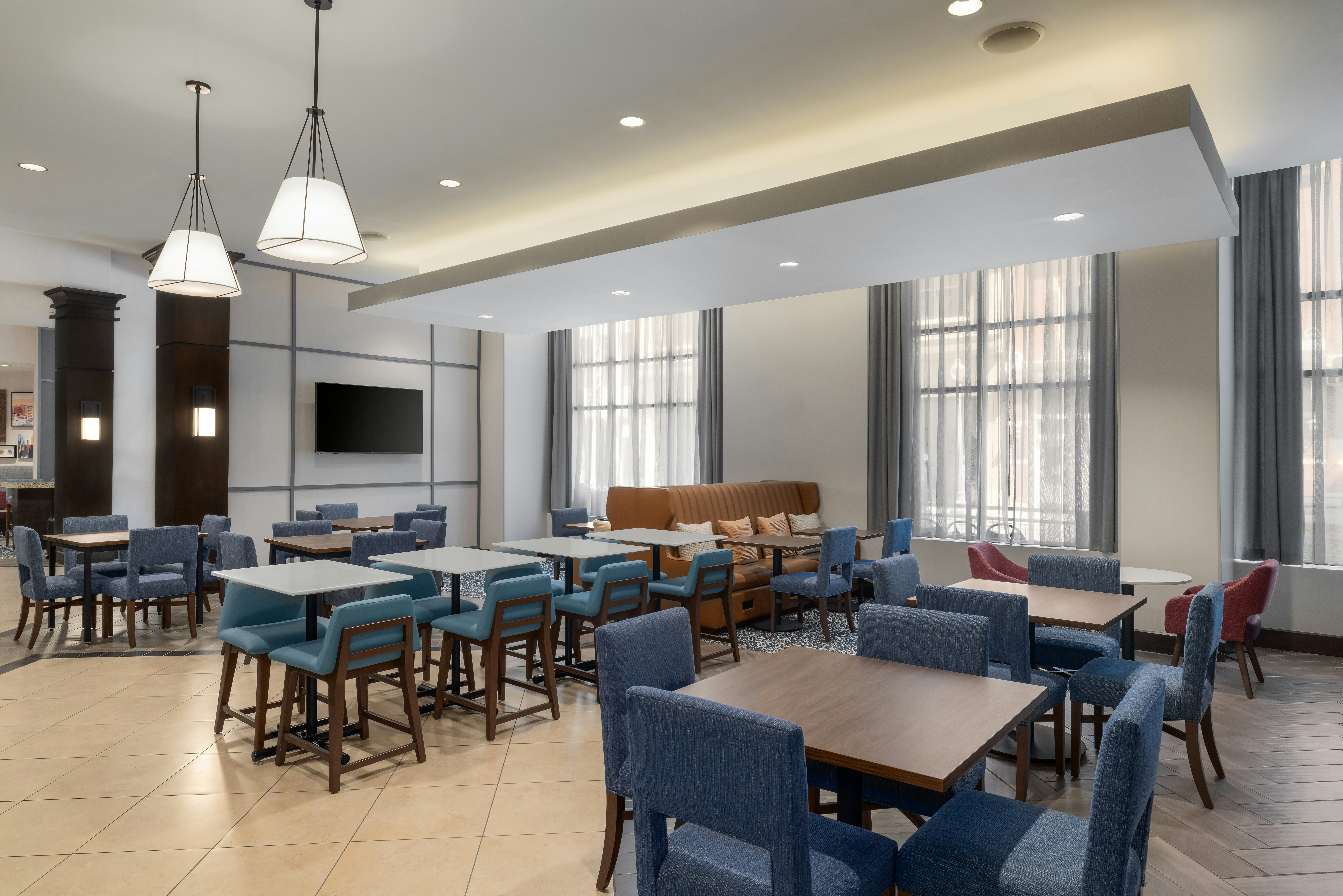 Hampton Inn And Suites Roanoke-Downtown 50/75