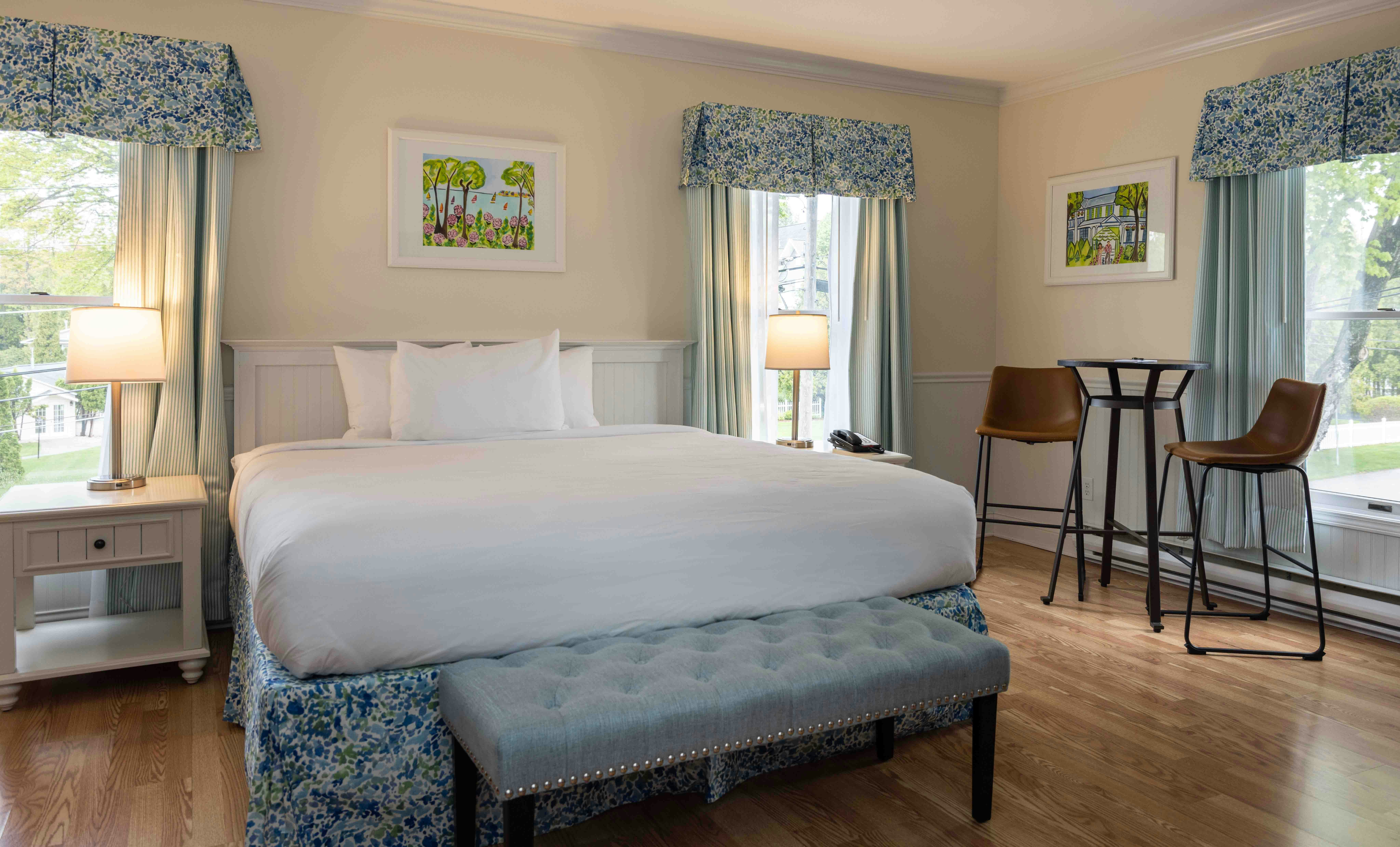 Colonial Inn in Harbor Springs 18/57