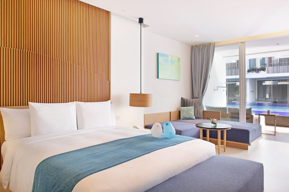 Junior Suite Pool Access