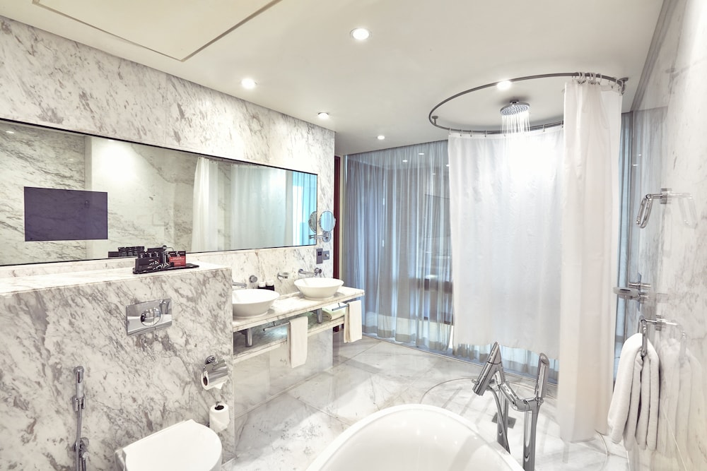Media One Hotel Dubai, WorldHotels Crafted 43/97