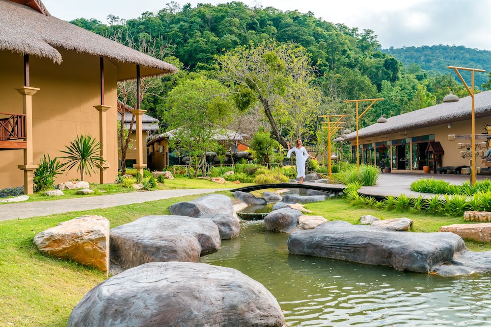 Isaan Isan Resort Khaoyai in PAK CHONG