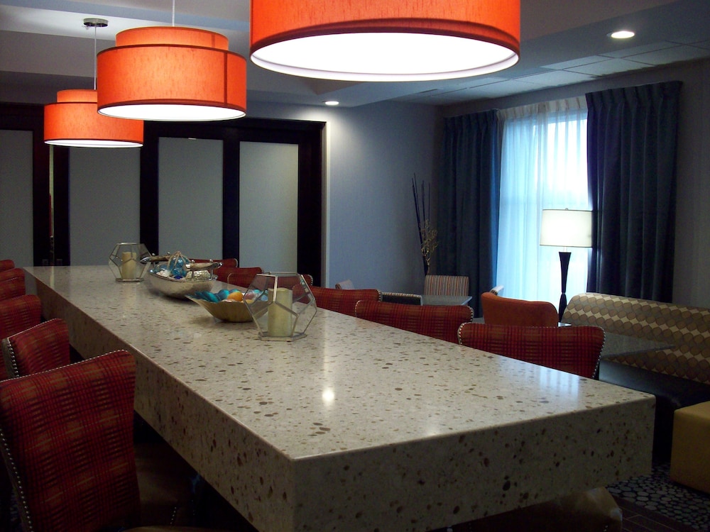 Hampton Inn Suffolk 46/53