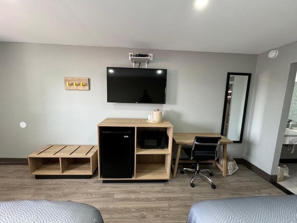 Super 8 by Wyndham Hazleton 24/33