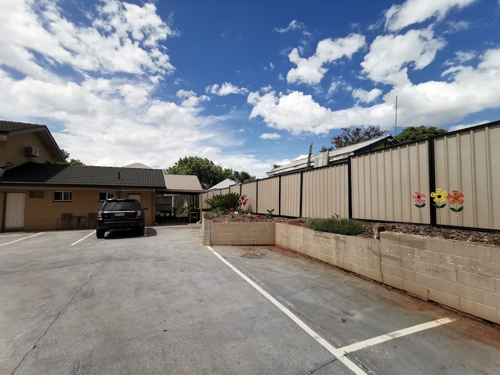 Leichhardt Motor Inn 57/69