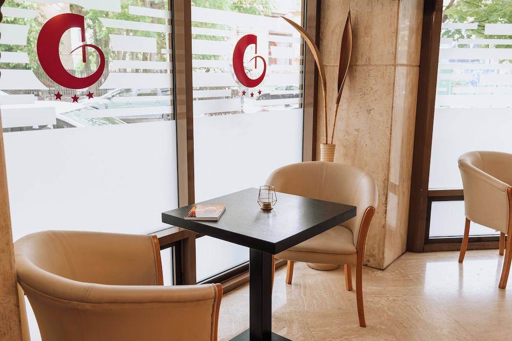 Hotel Duke Armeneasca 50/65