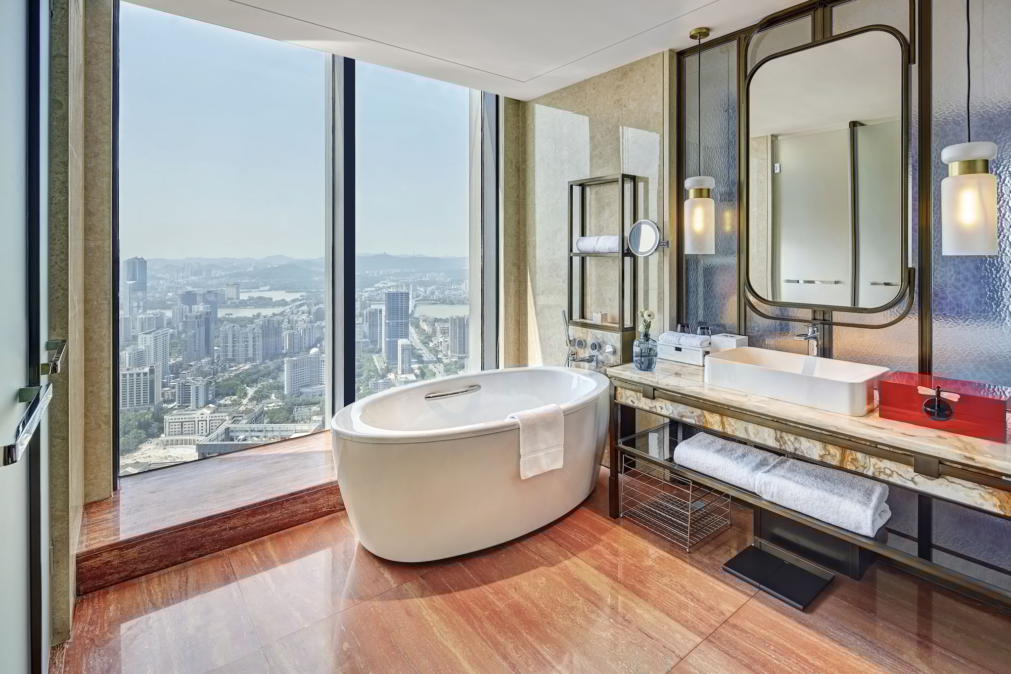 DELUXE, KING BED, RIVER VIEW, HIGH FLOOR