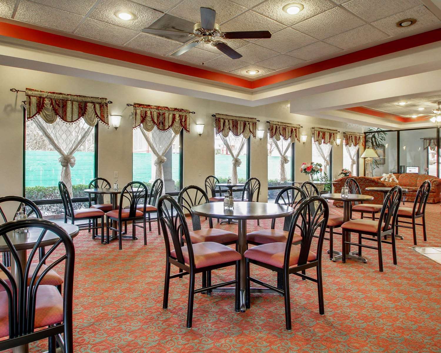 Quality Inn & Suites Clinton - Jackson West 23/28