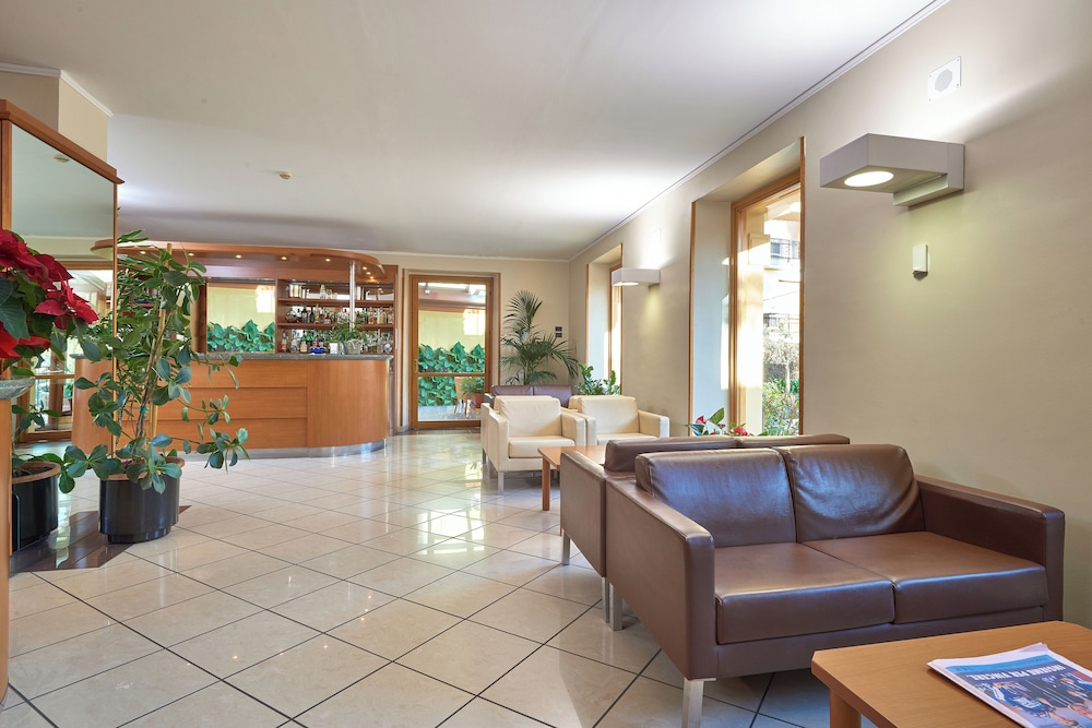 Hotel Careni Villa Italia 42/62