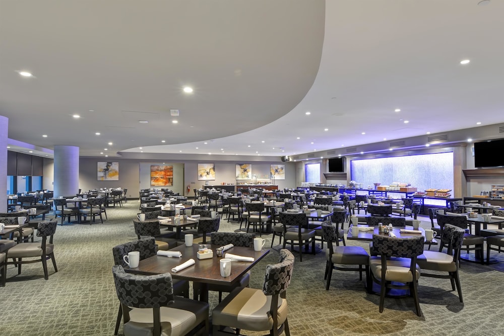 DoubleTree by Hilton Hotel Pleasanton at the Club 43/70
