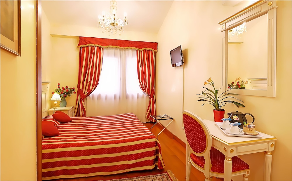 San Luca Hotel 41/55