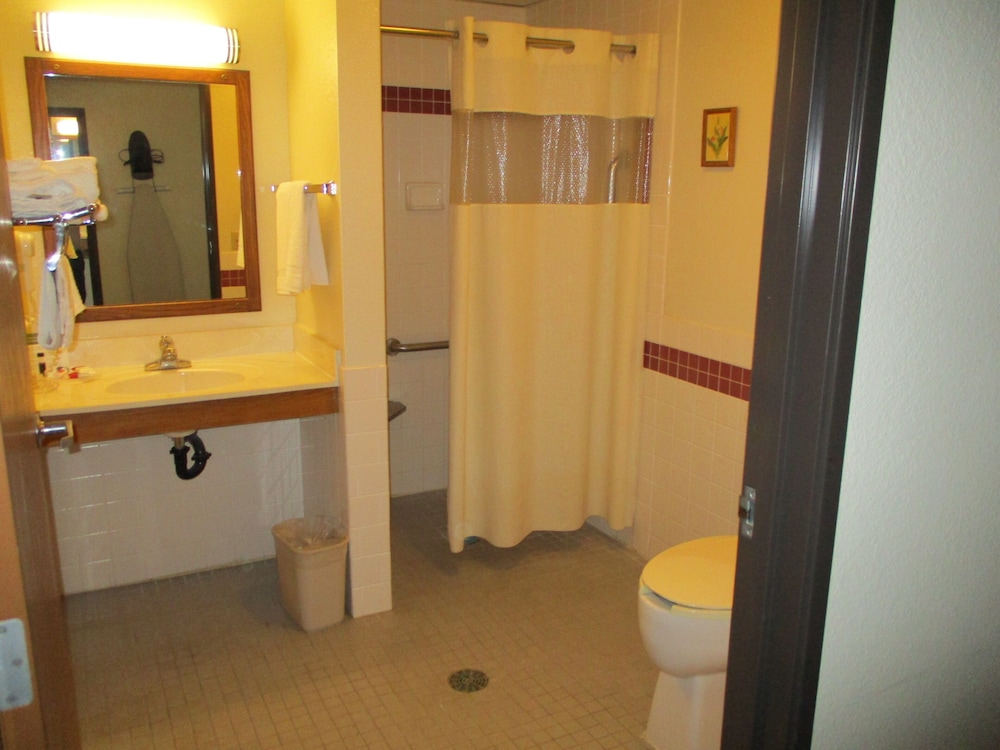 Northwoods Inn & Suites Blackduck 8/20