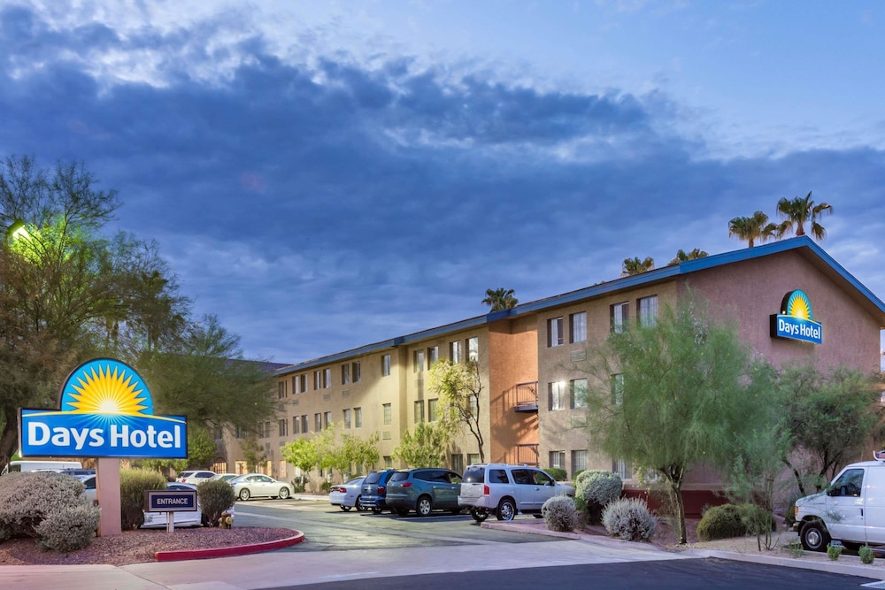 Days Inn & Suites by Wyndham Mesa Near Phoenix 1/36