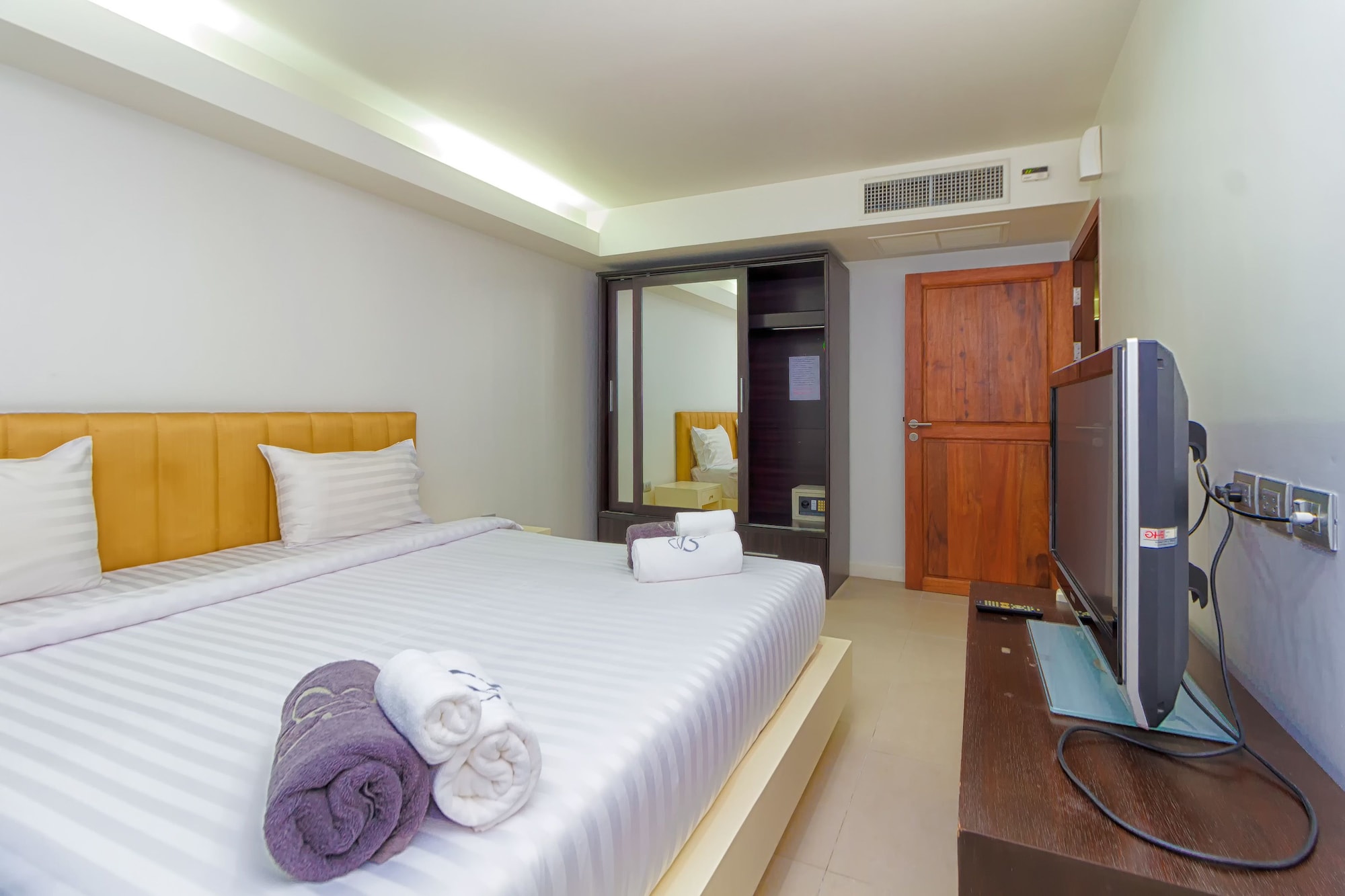 Deluxe, Studio, King Bed, Garden Area