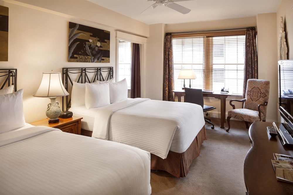 DELUXE, 2 DOUBLE BEDS