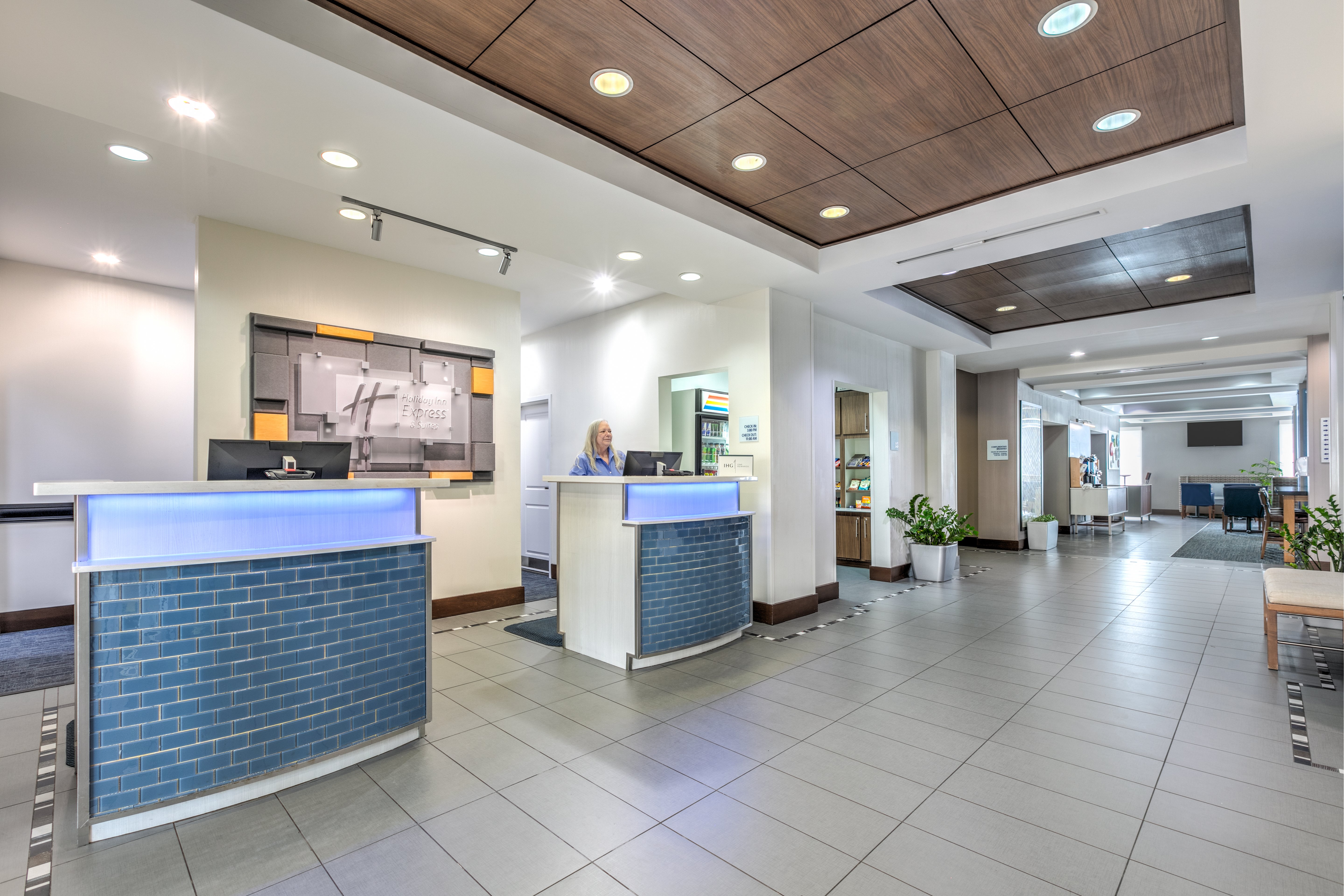 Holiday Inn Express Suites Clute Lake Jackson 5/63