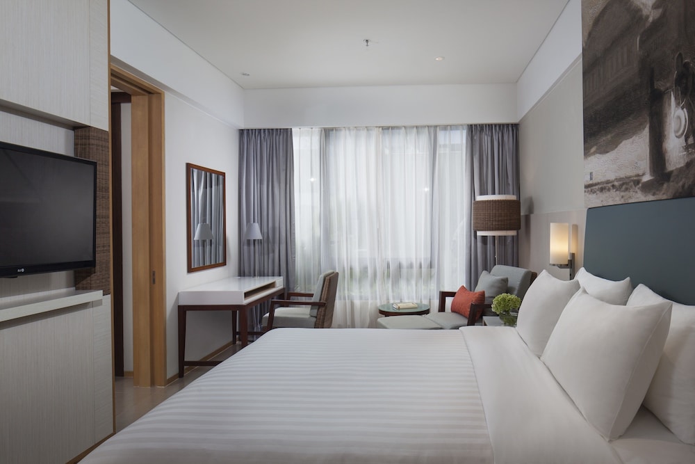 1 Bedroom, Suite, King Bed, Pool Side, Terrace