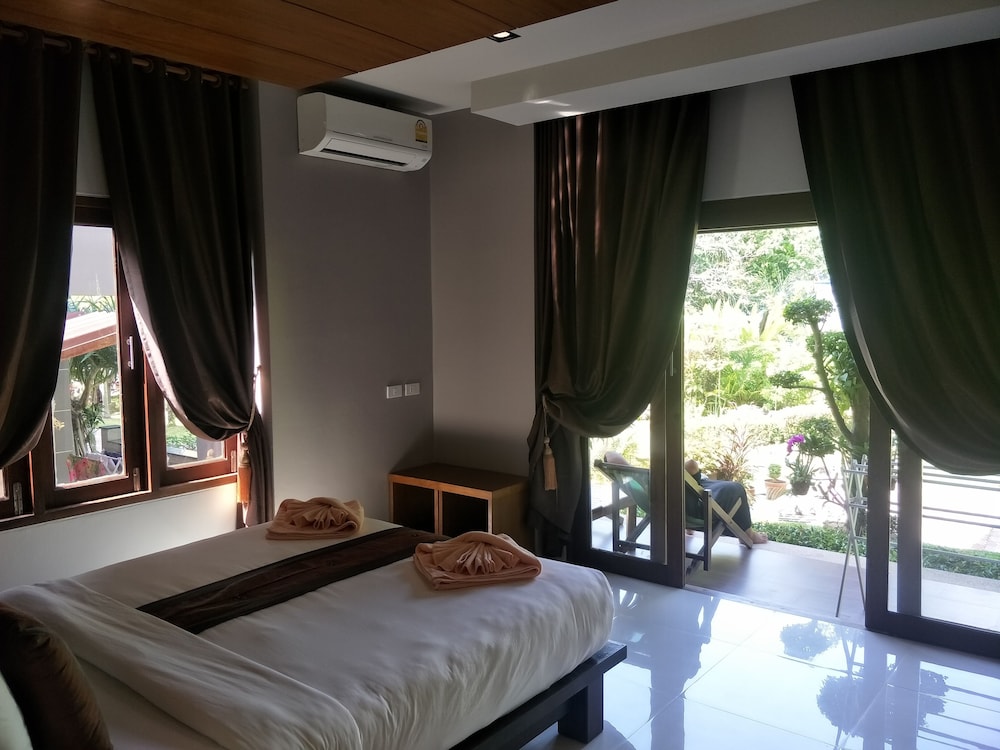 Lanta Intanin Resort 19/64