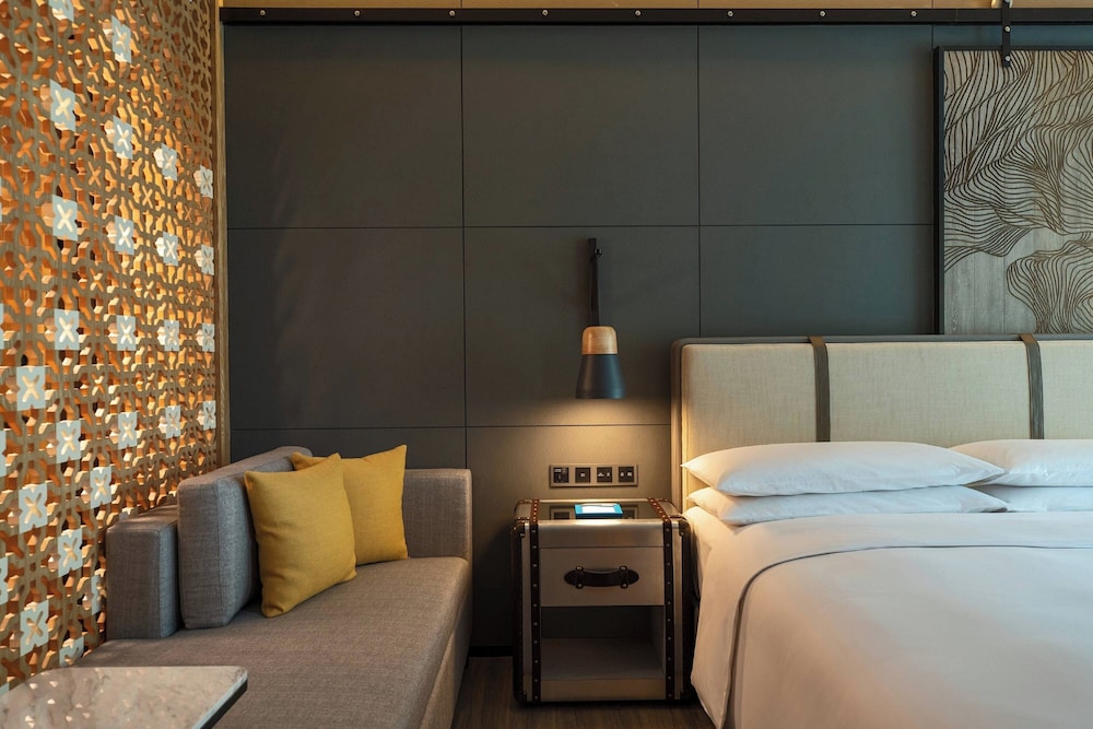 غرفة بسرير كينج بإطلالة على الحديقة بشرفة، Renaissance Xiamen Hotel 4/10
