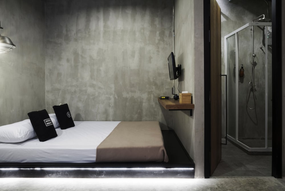 Bed Station Hostel 18/65
