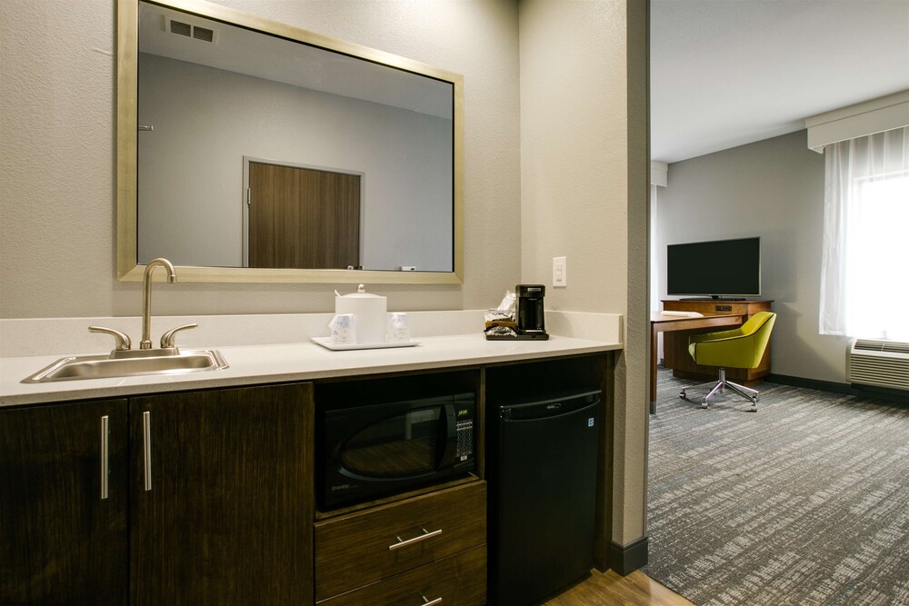 Hampton Inn Suites Dallas Ft Worth Airport South Tx 26/49
