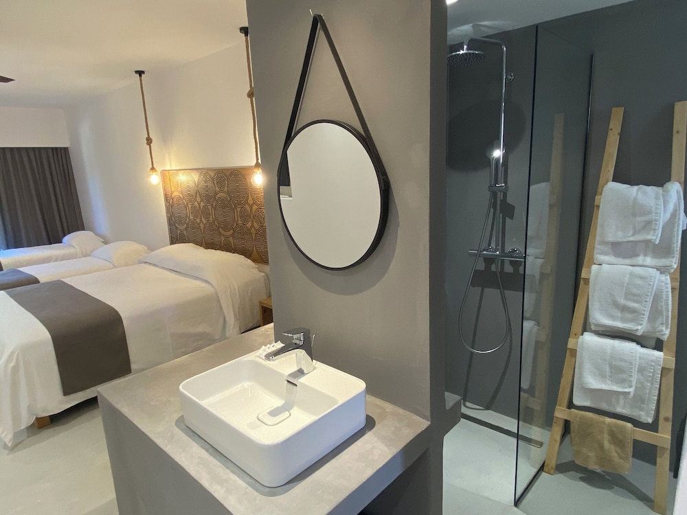 Helios Beach Hotel & Bungalows 48/48