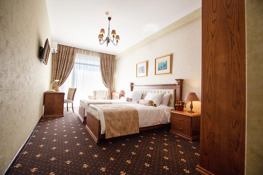 Standard Twin Room:
