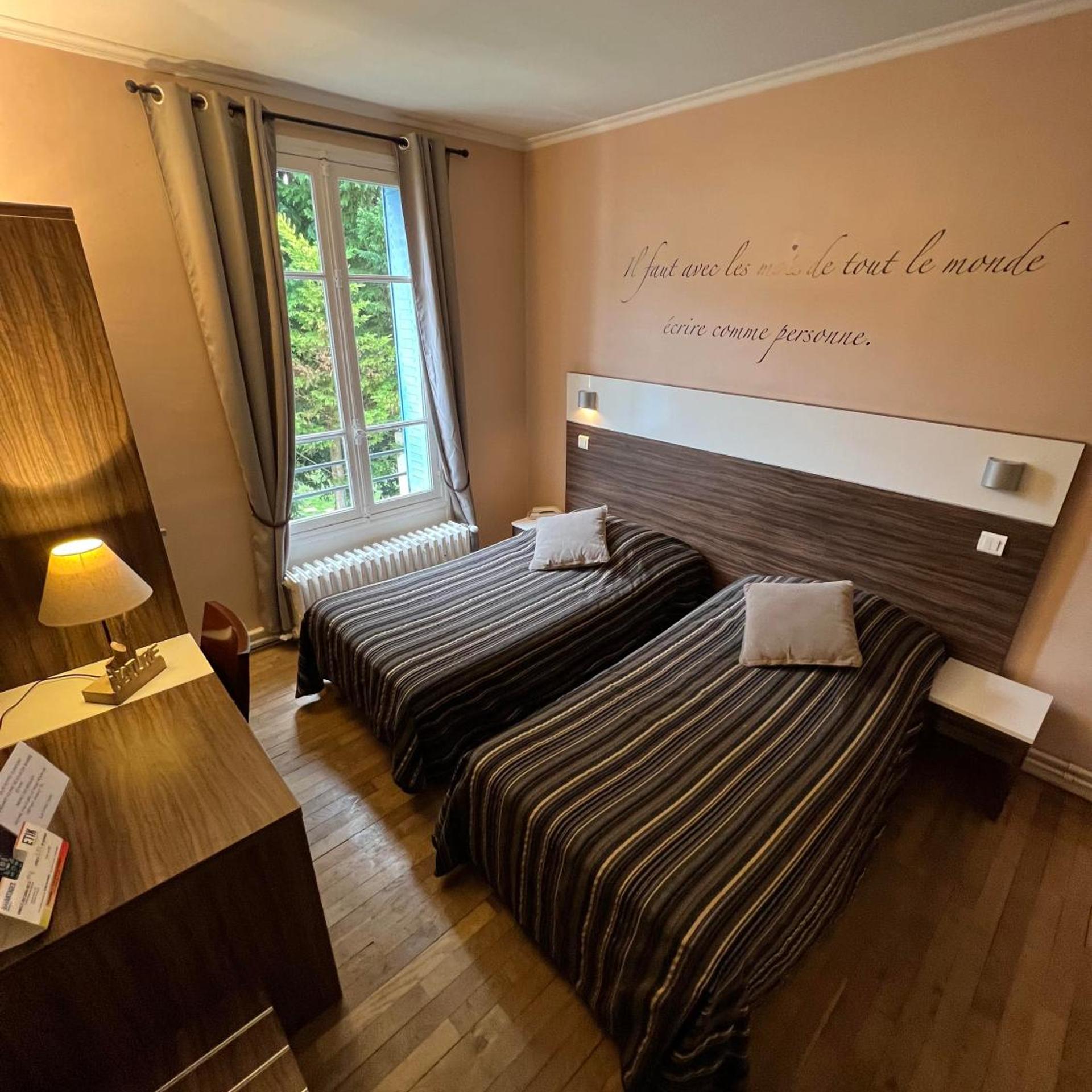 Hotel Les Bords de Seine 12/29