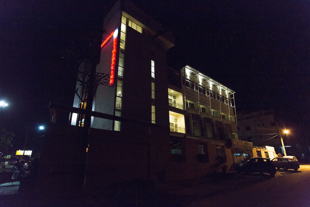 Rajmahal Inn 7/50