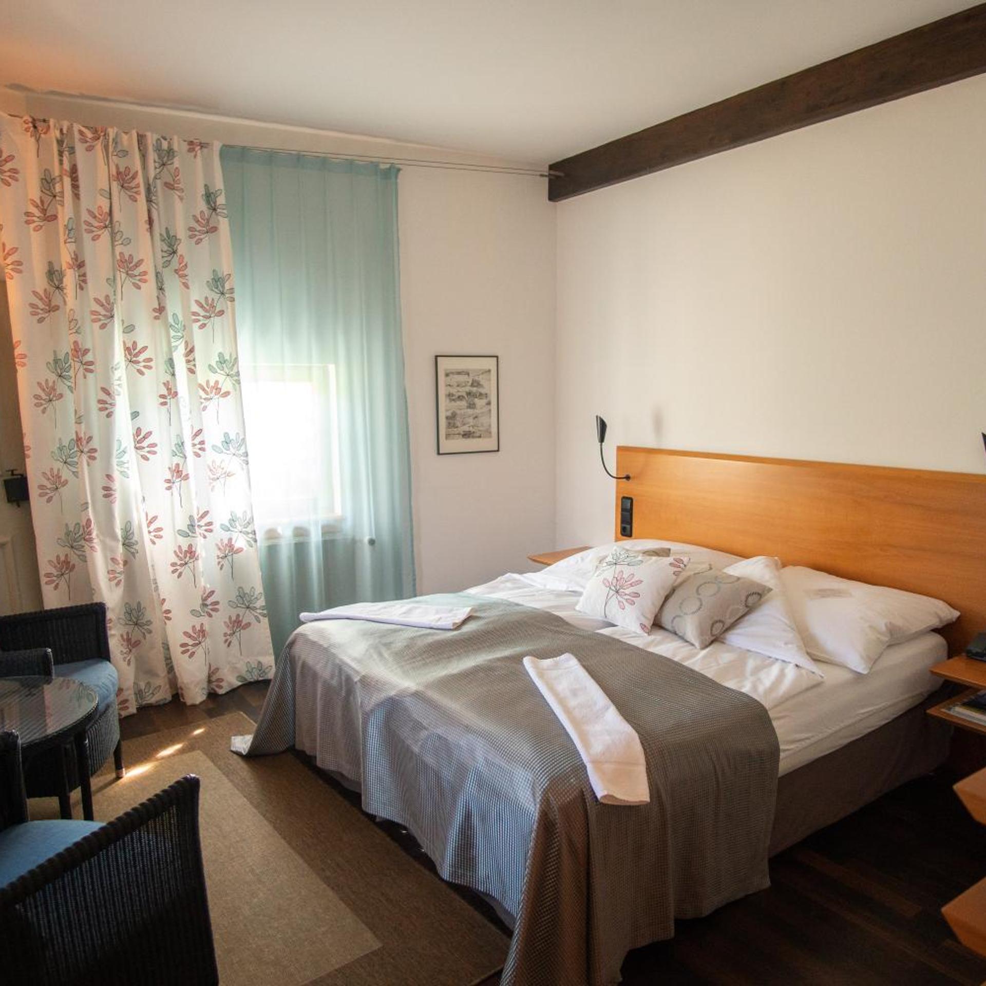 Room, Double Bed