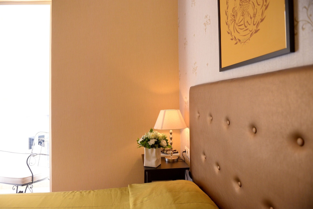 Phidias Hotel 69/69