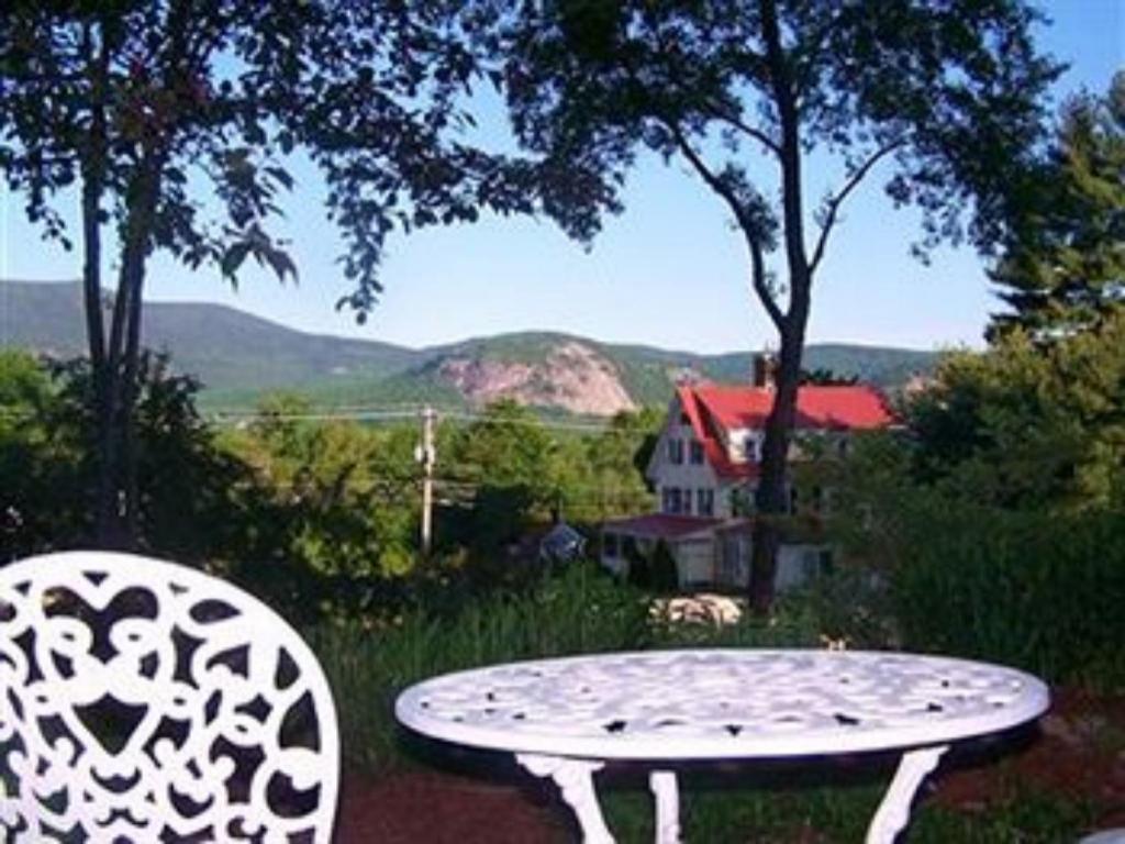 Red Elephant Inn Bed and Breakfast 40/49