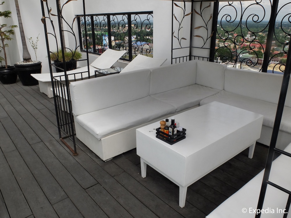 The Penthouse Hotel 28/50