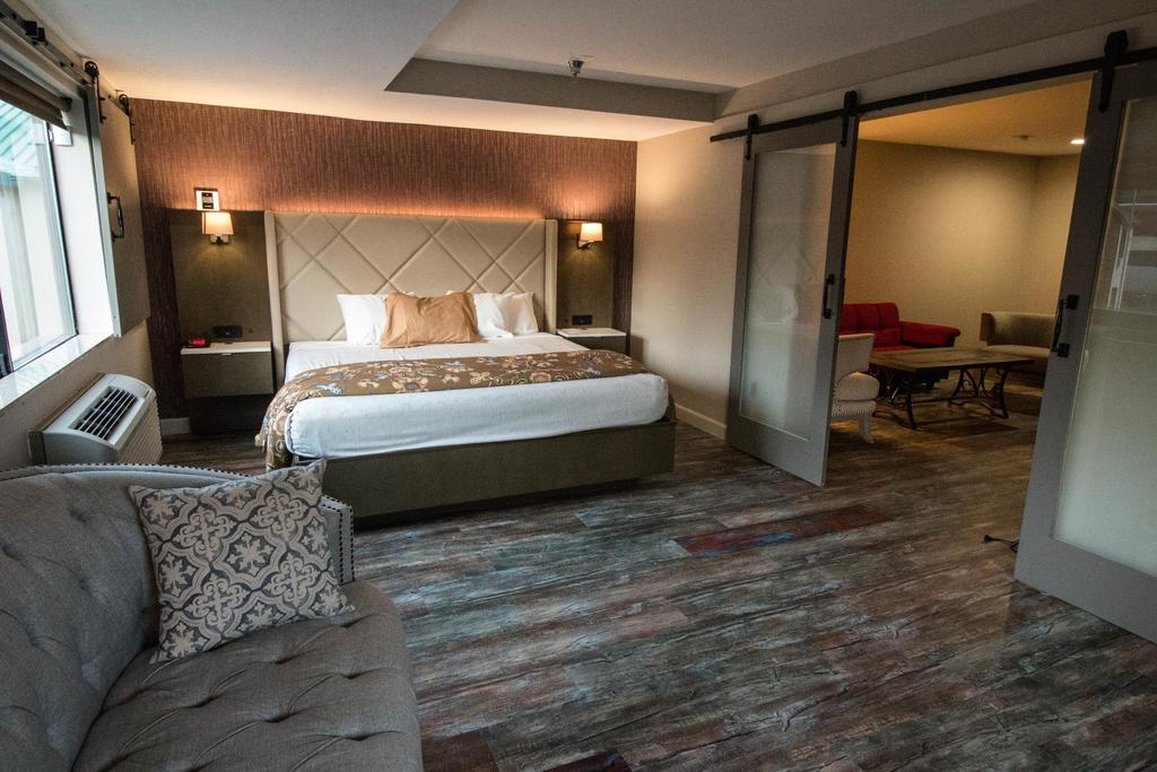 Empeiria High Sierra Hotel 11/50
